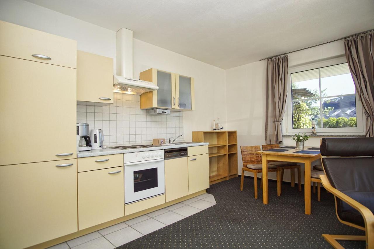 Nah Am Meer, Ruhige Lage, Gratis Nutzung Vom Ahoi Erlebnisbad Und Sauna In Sellin - Haus Inselblick Fewo 02 Goehren  Exterior foto
