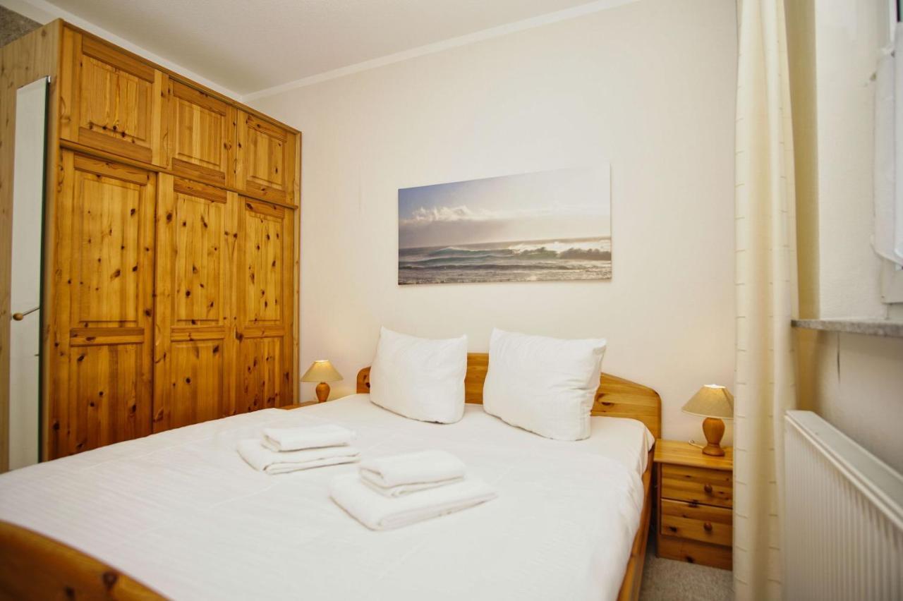 Nah Am Meer, Ruhige Lage, Gratis Nutzung Vom Ahoi Erlebnisbad Und Sauna In Sellin - Haus Inselblick Fewo 02 Goehren  Exterior foto